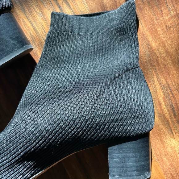 Black Ankle Boots Women’s Size 9 Stretch Business Casual - Picture 3 of 7